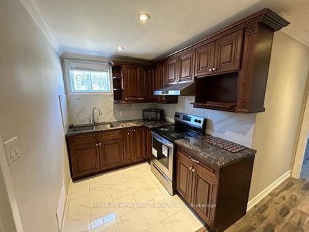 Detached Home For Lease | C8124714 - Photo 4