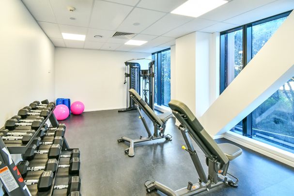 Great Location & Car Park Included! - Photo 1