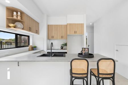 1-2/110 Livingston Avenue, Kambah - Photo 5