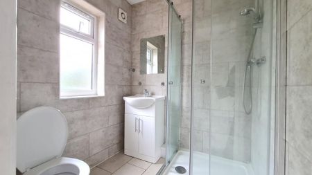 4 bedroom terraced house to rent - Photo 5