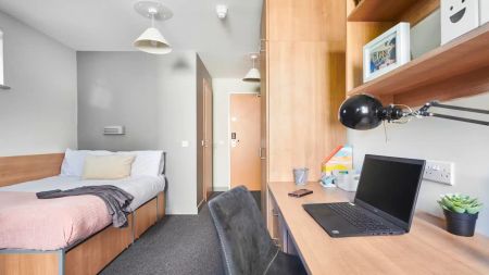 Premium En-Suite - Photo 3