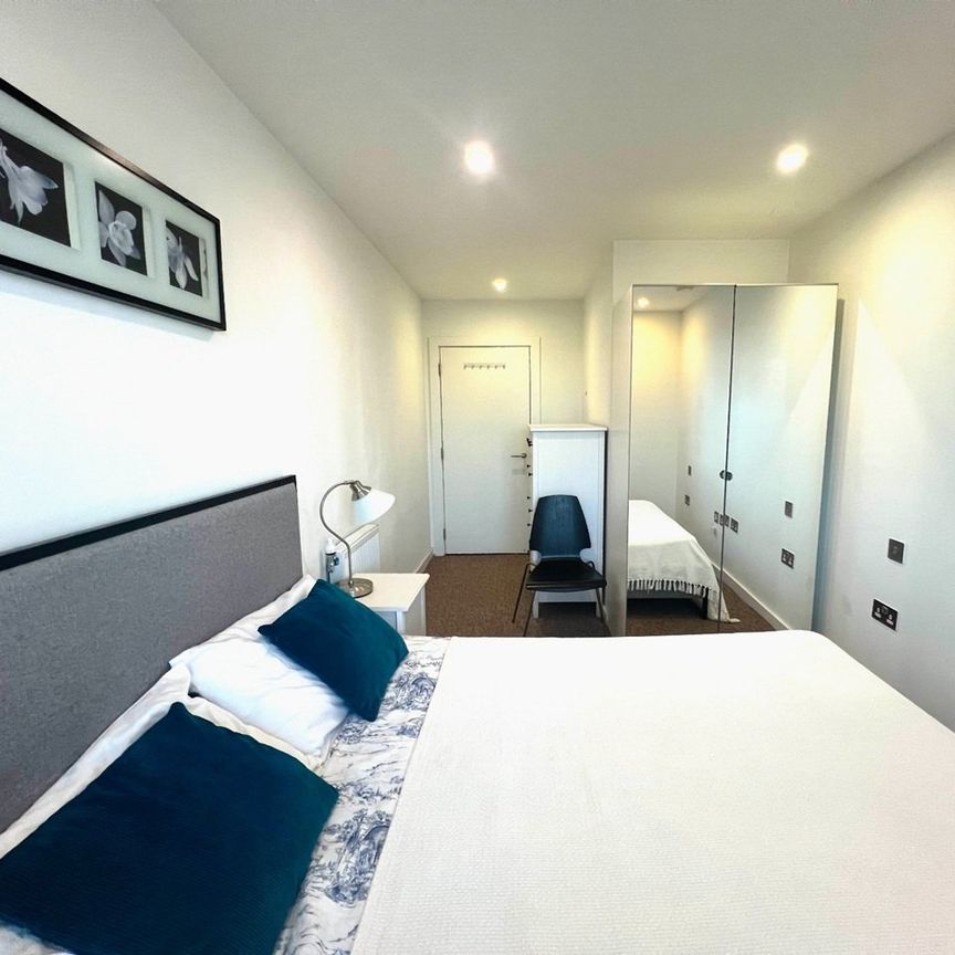 2 Bed Flat, Knights Tower, SE8 - Photo 1