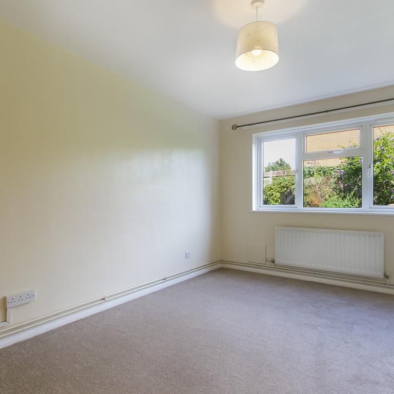1 bedroom ground floor flat to rent - Photo 1