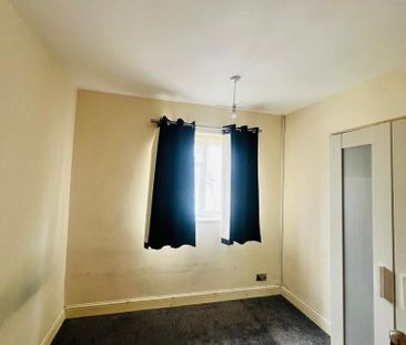 1 bedroom in a flat share to rent - Photo 2