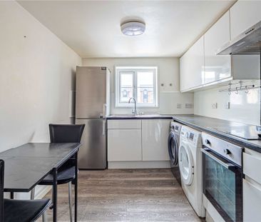 1 bed First Floor Flat for rent - Photo 2