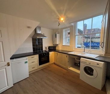 2 bedroom flat to rent - Photo 2
