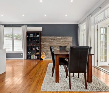 CHARMING 2 BEDROOM HOME - Photo 2