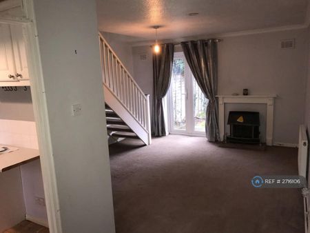 2 bedroom semi-detached house to rent - Photo 3
