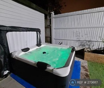 1 bedroom in a house share to rent - Photo 1