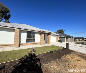 4 Bedroom Family Home! - Photo 4