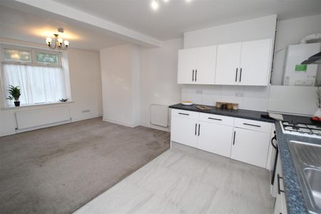 House - Terraced For Rent Main Road, Mountain Ash - Photo 3