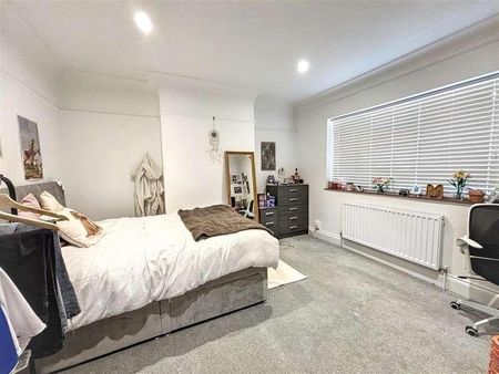 Near The Uea, Norwich, NR5 - Photo 4