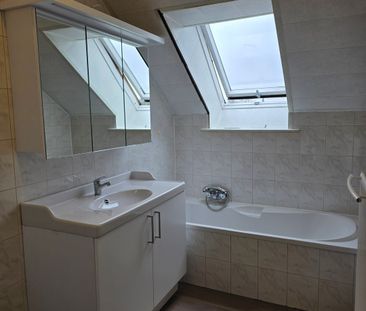 Lichtrijk appartement met 2SLK en privé staanplaats - Photo 1