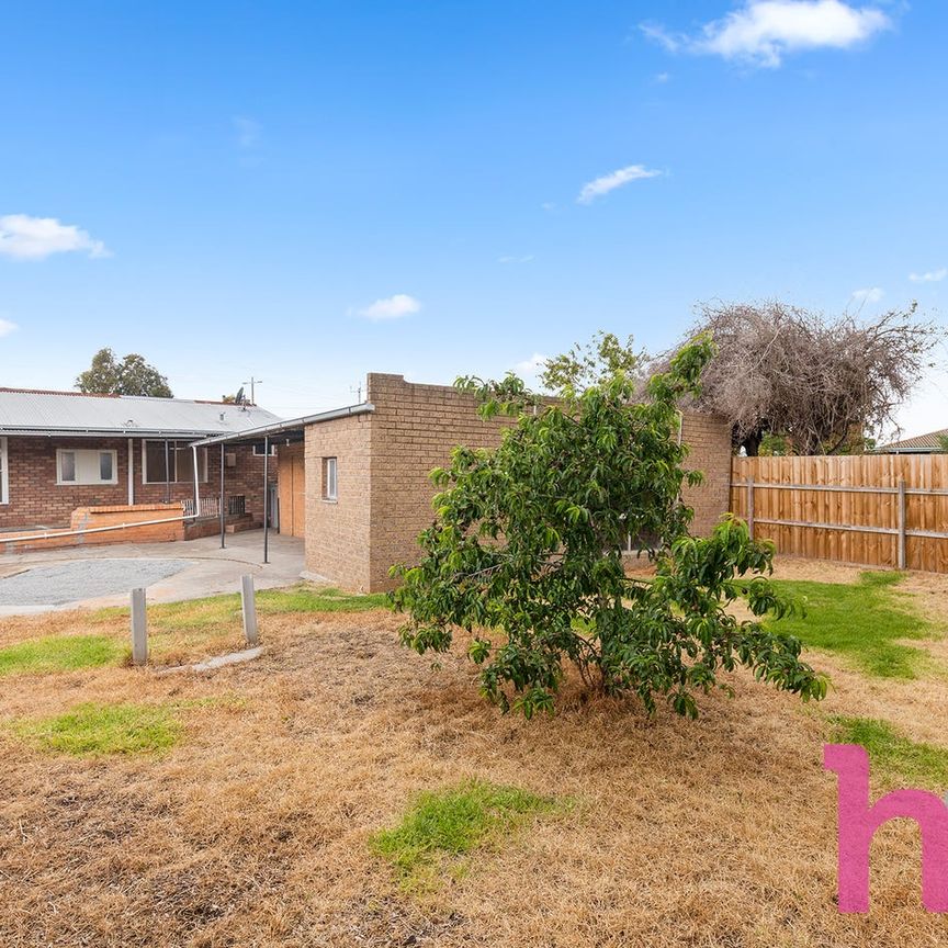 Updated & Spacious 2 Bedroom Home with Excellent Storage! - Photo 1