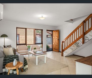 Spacious Townhouse with Exceptional Outdoor Entertaining - Photo 2