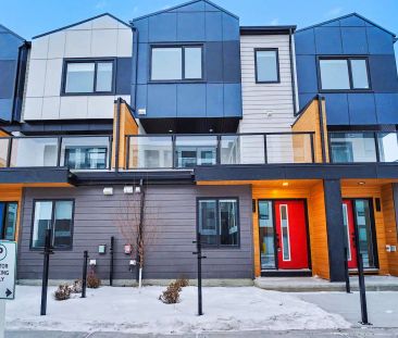 4 Bedroom, 4 washroom, 2 parking Townhouse! — 4 Bedrooms Townhouse - Photo 1