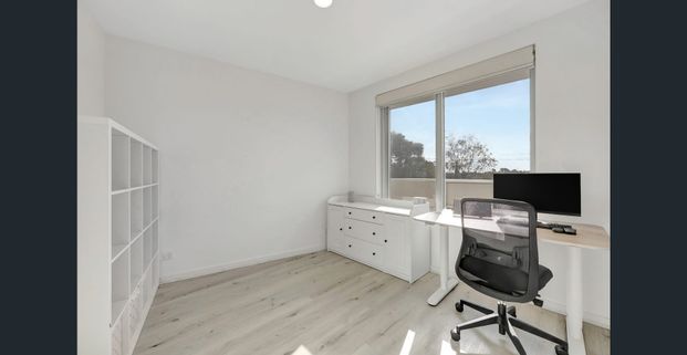 SPACIOUS 2 BEDROOM APARTMENT IN PRIME LOCALE - Photo 1