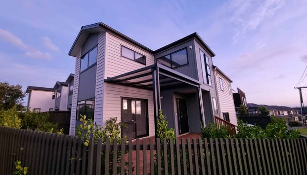 WOW! WOW! WOW! - Photo 1