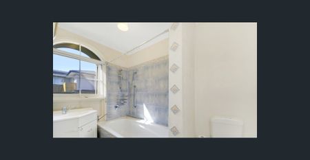 Three-Bedroom Townhouse with Terrace and Double Carport - Photo 4