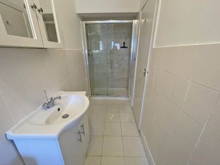 Middleton Road, Chadderton - Photo 2