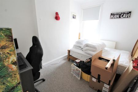 2 bedroom end of terrace house to rent - Photo 4
