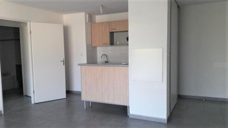 location Appartement T2 DE 43.31m² À BRUGUIERES - Photo 4