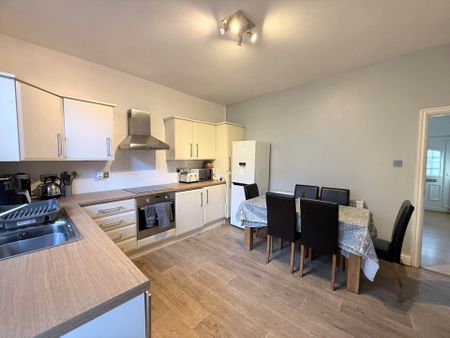 Price £995 pcm - Available Now - Unfurnished - Photo 5