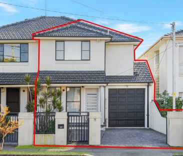 Beautifully Maintained Duplex - Photo 3