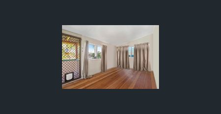 Family Home in Convenient Logan Central Location - Photo 2