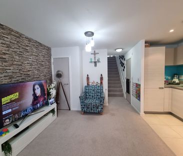 2 Bed Maisonette, Exeter Road, E16 - Photo 3