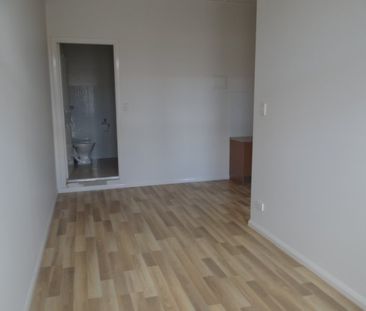 PERFECT FOR THE COMMUTER - WATER & ELECTRICITY INCLUDED! - Photo 4