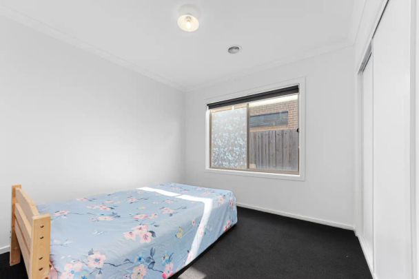 “Live in comfort and convenience Alamanda School Zone” - Photo 1