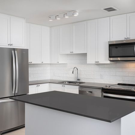 Draydon Manor - Photo 4