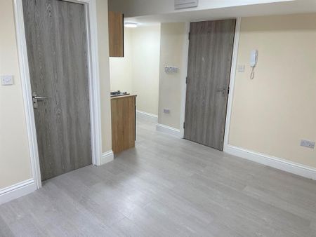 Studio to rent - Photo 3