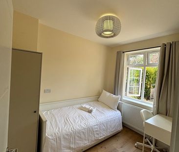 Studio Flat, The Curve, W12 - Photo 1