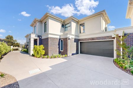 WOW Factor - Stunning Family Home in Perfect Location - Photo 3