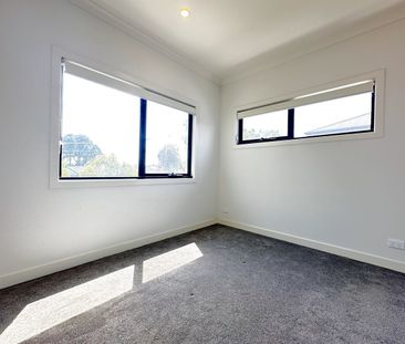 Townhouse near the heart of Mooroolbark - Photo 4