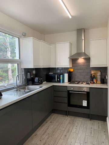 1 Bed Flat, Acre Road, SW19 - Photo 3