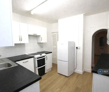 2 bedroom end of terrace house to rent - Photo 4