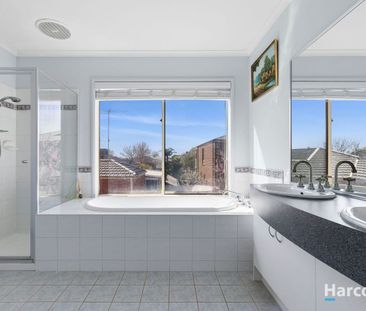 Spacious Family Living with Room for Everyone - Photo 6