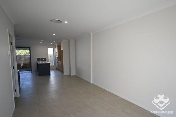 LUXURY 3 BEDROOM TOWNHOUSE - Photo 1