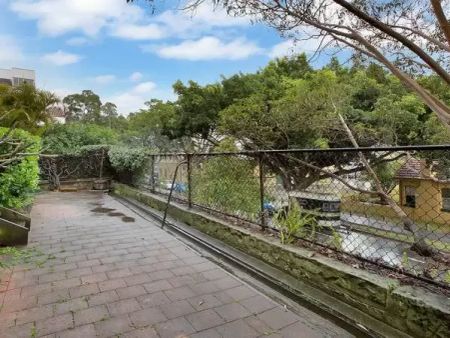 2 BEDROOM APARTMENT IN DARLING POINT - Photo 5