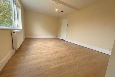 5 Bedroom House To Let - HP13 - Photo 4