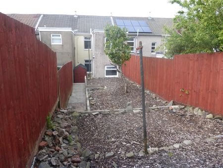 Penydre, NEATH - Photo 5