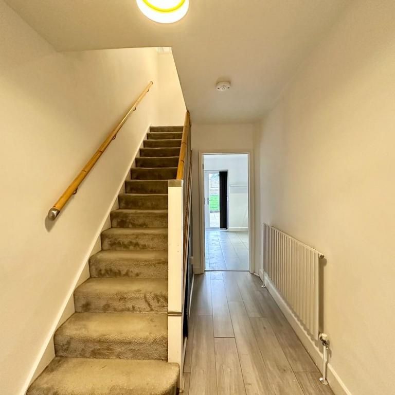 3 bedroom terraced house to rent - Photo 1