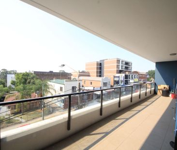 Contemporary Style Apartment - Photo 5