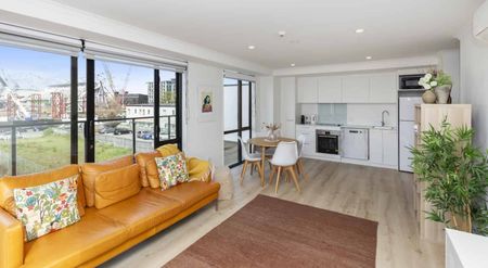 Two Bedroom, Two Bathroom City Pad - Photo 2