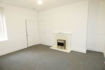 2 bed flat to rent in Springfield Terrace, Felling, NE10 - Photo 3