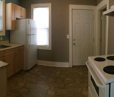 Wonderful 2 bedroom character home with large 6 ft fenced in back yard - Photo 3