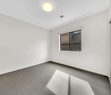 Spacious 4-Bedroom Home in Wollert - Photo 6